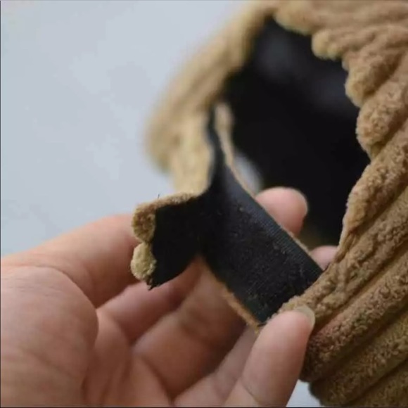 Velvet Cap with Pom Pom - Picture 5 of 8